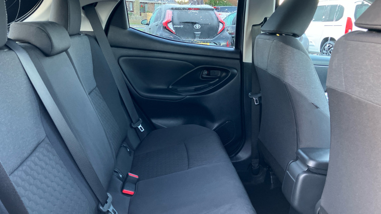 Toyota Yaris 1.5 Hybrid Design 5dr CVT Hybrid Hatchback